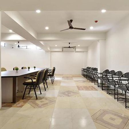Fabhotel Siddharth Corporate - Vavol, Gandhinagar Exterior photo