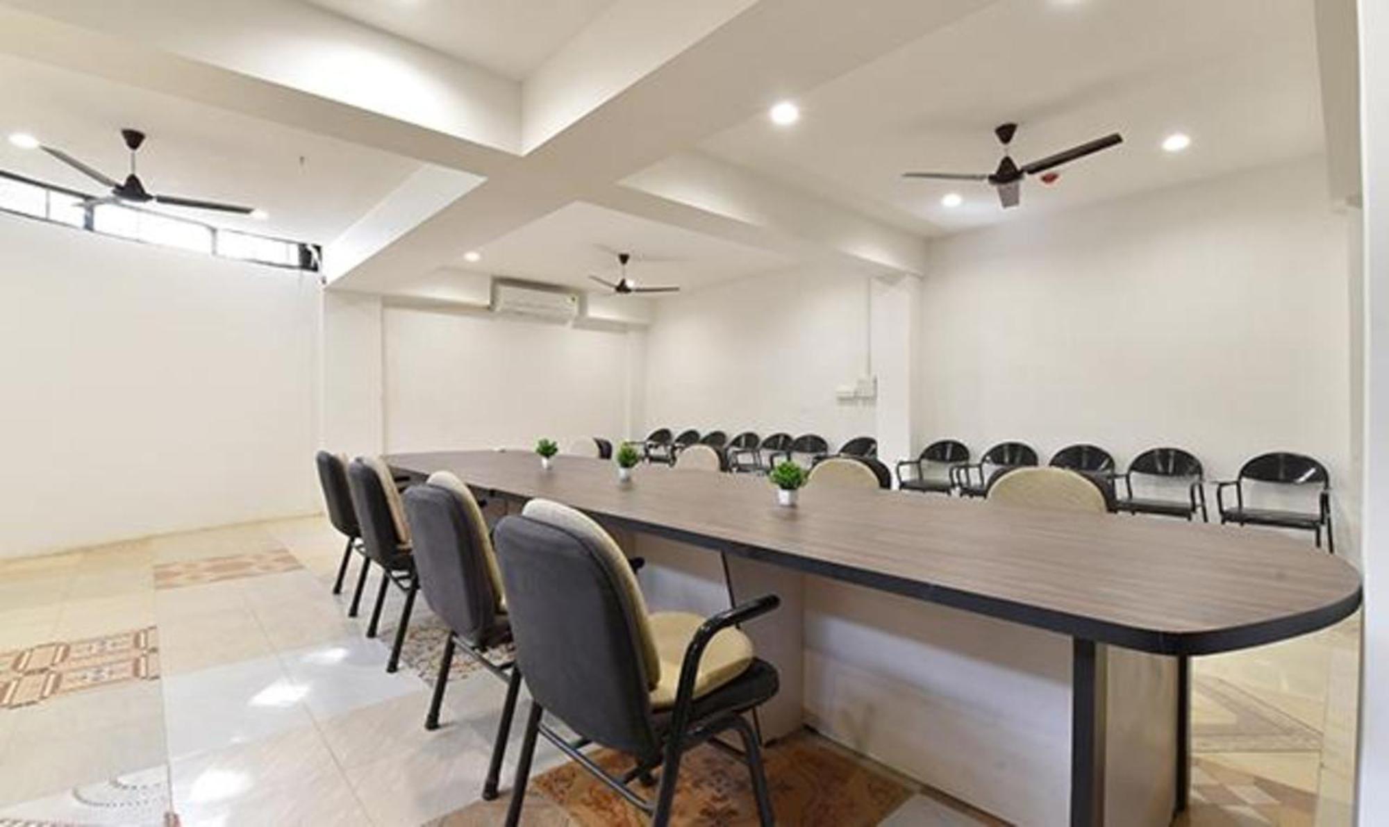 Fabhotel Siddharth Corporate - Vavol, Gandhinagar Exterior photo